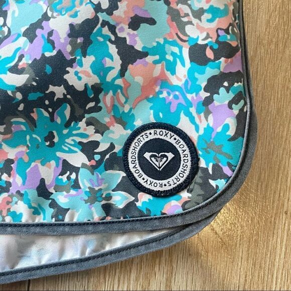 Roxy Floral Print Summer Beach Shorts - Picture 10 of 10
